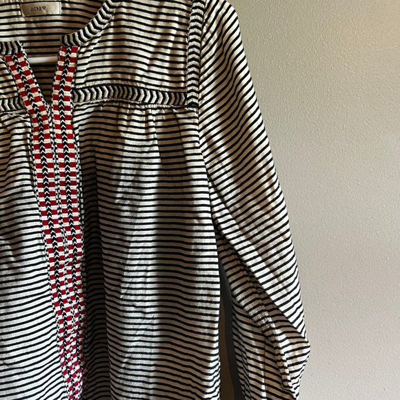 Embroidered blouse - Picture 8 of 10